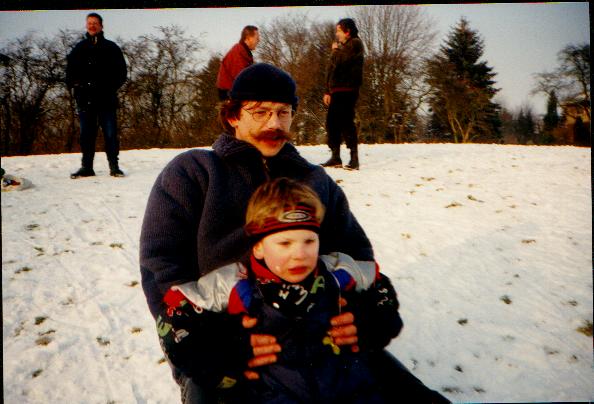 Hermann und ich beim Rodeln.....